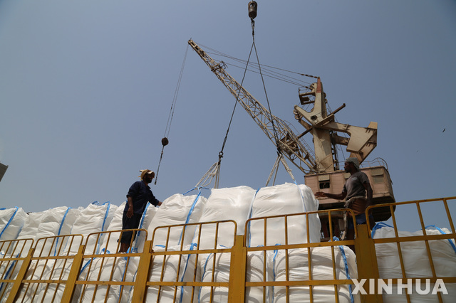 예멘 호데이다 항구서 정부군과 후티반군 격전 