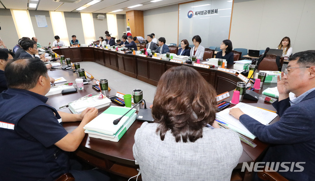 【세종=뉴시스】강종민 기자 = 26일 오후 정부세종청사에서 최저임금위원회 제5차 전원회의가 열리고 있다. 2019.06.26. ppkjm@newsis.com
