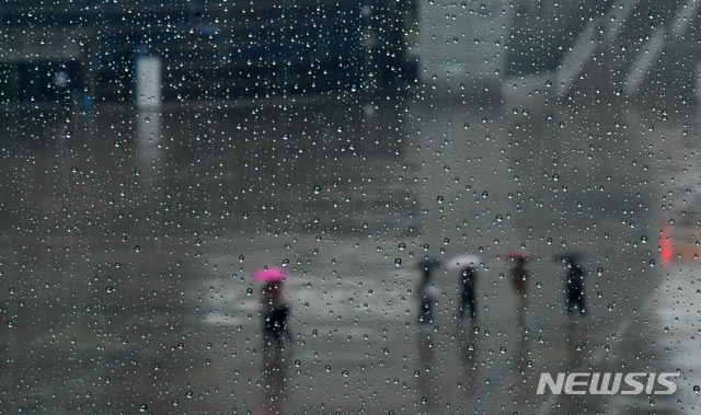 10일 부산 요란한 장맛비…호우·강풍·풍랑특보 발효 예상