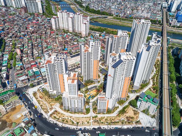 【서울=뉴시스】 서울 동대문구 휘경동에 위치한 '휘경 SK뷰' (제공=SK건설)