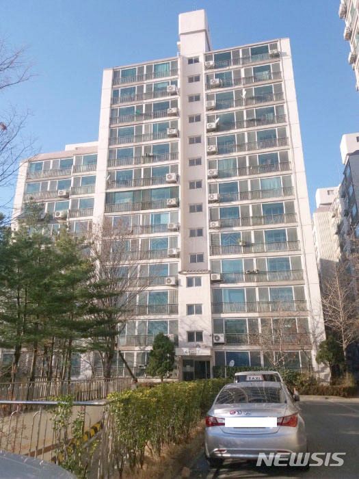 【서울=뉴시스】김가윤 기자 = 서울 구로구 고척동 321 우성꿈동산아파트 103동 507호가 경매에 나왔다. 1996년 2월 준공된 3개동 204세대 단지로 해당 물건은 13층 중 5층이다. 전용면적은 84㎡다. 2019.07.01 (제공=지지옥션) yoon@newsis.com
