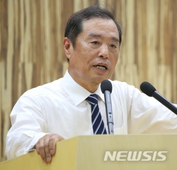 경북 고령군청 강당에서 특강하는 김병준 전 자유한국당 비대위원장