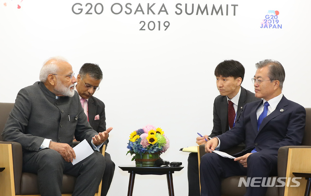 【오사카(일본)=뉴시스】전신 기자 = 문재인 대통령이 28일 일본 오사카 국제컨벤션센터 인텍스오사카에서 나렌드라 모디 인도 총리와 정상회담을 하고 있다. 2019.06.28. photo1006@newsis.com