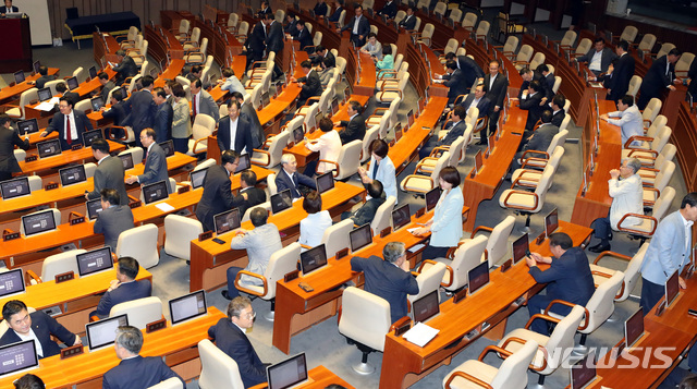 【서울=뉴시스】 박영태 기자 = 28일 오후 서울 여의도 국회에서 제369회 국회(임시회) 제2차 본회의가 자유한국당 의원들이 참석한 가운데 열리고 있다. 2019.06.28. since1999@newsis.com