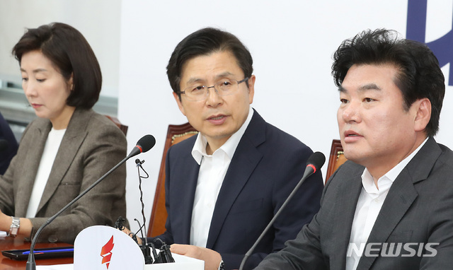 【서울=뉴시스】이종철 기자&nbsp; = 30일 서울 여의도 국회에서 비공개로 열린 자유한국당 북핵외교안보특위 긴급현안회의에 참석한 황교안 대표가 의견을 말하고 있다. 2019.06.30. jc4321@newsis.com