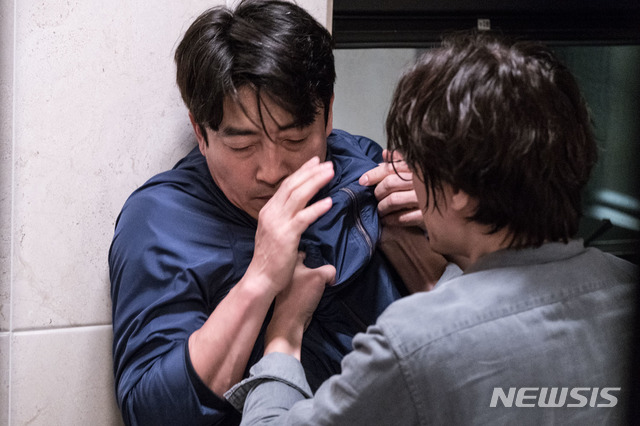 [리뷰]복잡하게 꼬았지만 시작~결말 모두 아쉬운 영화 '진범'