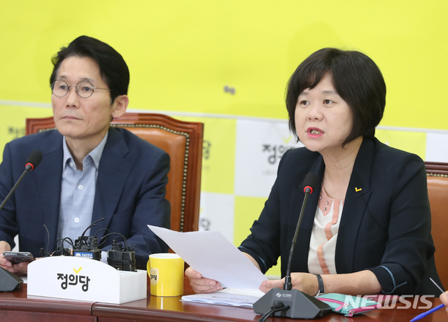 【서울=뉴시스】고승민 기자 = 1일 서울 여의도 국회에서 열린 정의당 상무위원회에서 이정미 대표가 모두발언하고 있다. 2019.07.01. kkssmm99@newsis.com