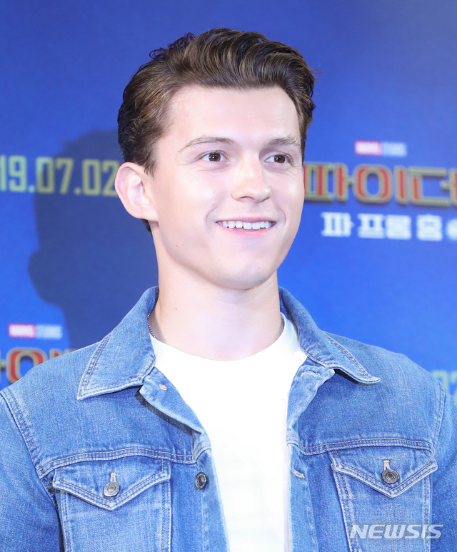 【서울=뉴시스】조수정 기자 = 배우 톰 홀랜드(Tom Holland)가 영화 '스파이더맨 : 파 프롬 홈' 내한 기자간담회가 열린 1일 오전 서울 종로구 포시즌스호텔에서 포즈를 취하고 있다. 영화 '스파이더맨 : 파 프롬 홈'은 2일 개봉한다. 2019.07.01. chocrystal@newsis.com