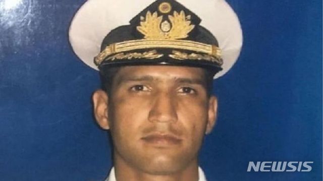 【서울=뉴시스】니콜라스 마두로 베네수엘라 대통령에 대한 암살 음모를 계획했다는 혐의로 체포된 후 고문으로 인해 사망한 베네수엘라 해군 대위 라파엘 아코스타. <사진출처 : 트위터> 2019.7.2