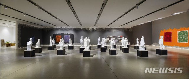 【서울=뉴시스】김홍석 불완전한 질서개발(의지) 2019 혼합재료(H) 100~140cm