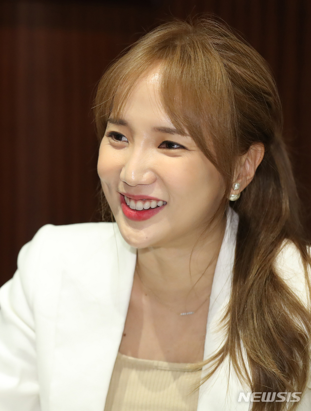 [서울=뉴시스]조수정 기자 = 마스터셰프 코리아 준우승자인 요리연구가 겸 유튜버 국가비가 지난해 7월2일 오후 서울 용산구 한남동 하얏트호텔에서 뉴시스와 인터뷰 하고 있다. 2019.07.02. chocrystal@newsis.com