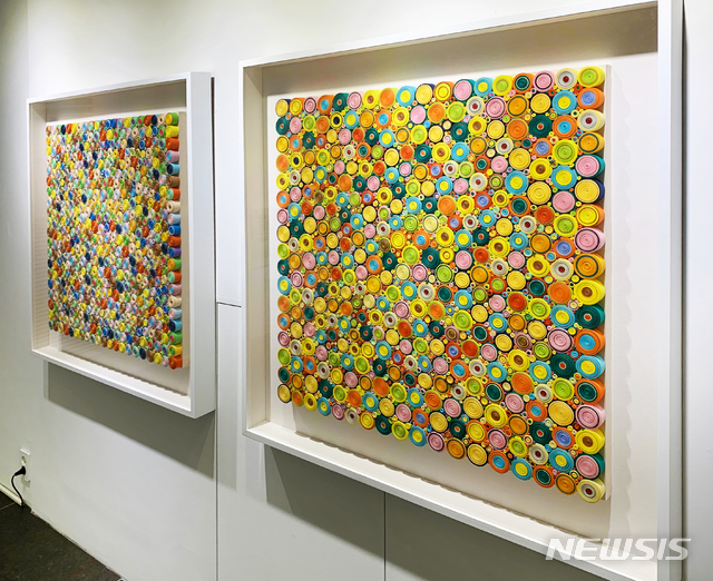【서울=뉴시스】권봄이, Circulation(26)와 Circulation(27), 2019, 종이, 80×80×5cm (each)