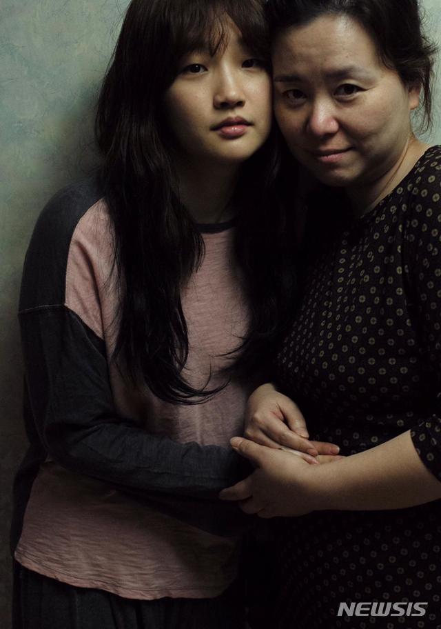 봉준호 감독이 찍었다, 영화 '기생충' 촬영현장 배우들 사진