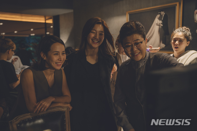 봉준호 감독이 찍었다, 영화 '기생충' 촬영현장 배우들 사진