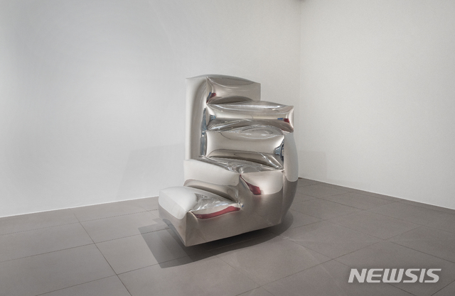 【서울=뉴시스】박상숙, Volume of Happiness 1705, 2017, 스텐리스 스틸, 138(h)x177x122cm