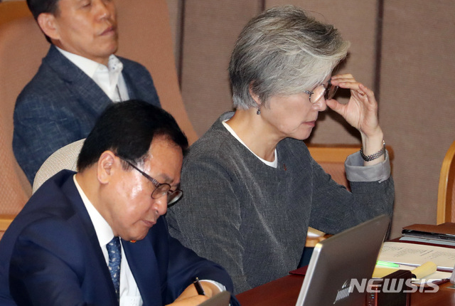 【서울=뉴시스】 박영태 기자 = 강경화 외교부 장관이 3일 오전 서울 여의도 국회 본회의장에서 열린 제369회 국회(임시회) 제3차 본회의에 참석해 앉아 있다. 2019.07.03. since1999@newsis.com