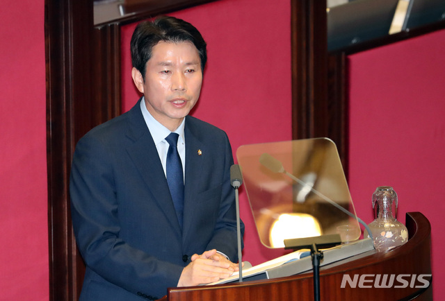 【서울=뉴시스】 박영태 기자 = 더불어민주당 이인영 원내대표가 3일 오전 서울 여의도 국회 본회의장에서 열린 제369회 국회(임시회) 제3차 본회의에서 교섭단체 대표연설을 하고 있다. 2019.07.03.&nbsp; since1999@newsis.com