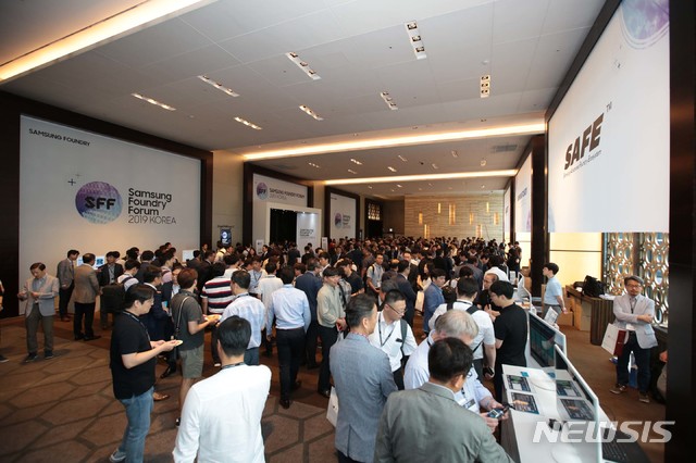 【서울=뉴시스】삼성전자가 3일 서울 강남구 그랜드 인터컨티넨탈 파르나스 호텔에서 '삼성파운드리 포럼 2019 코리아' 행사를 열고 고객과 파트너들에게 다양한 파운드리 솔루션을 선보였다. 2019.07.03. (사진=삼성전자 제공) photo@newsis.com