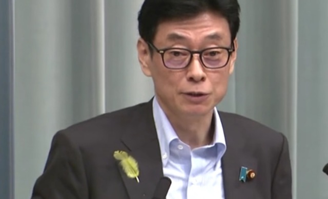 【서울=뉴시스】니시무라 야스토시(西村康稔) 일본 관방 부(副)장관이 4일 도쿄 총리관저에서 정례 브리핑을 하고 있다.(사진출처: 총리관저 홈페이지 동영상 캡쳐) 2019.07.04.