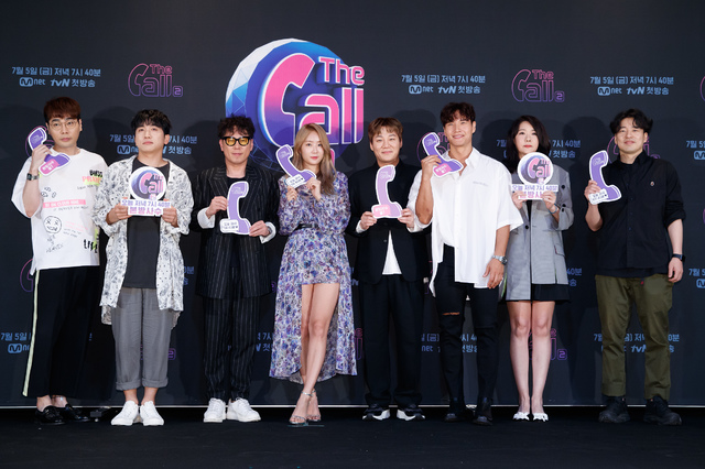 왼쪽부터 뮤지, 유세윤, 윤종신, 소유, 윤민수, 김종국, 이선영 CP, 이창규 PD