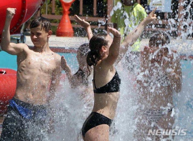 서울 낮 36.6도…올해 최고 기온 찍었다