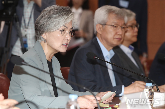 【서울=뉴시스】이영환 기자 = 강경화 외교부 장관이 5일 오전 서울 종로구 외교부 청사에서 열린 제1차 외교전략조정회의에 참석해 모두발언을 하고 있다. 2019.07.05.&nbsp; photo@newsis.com