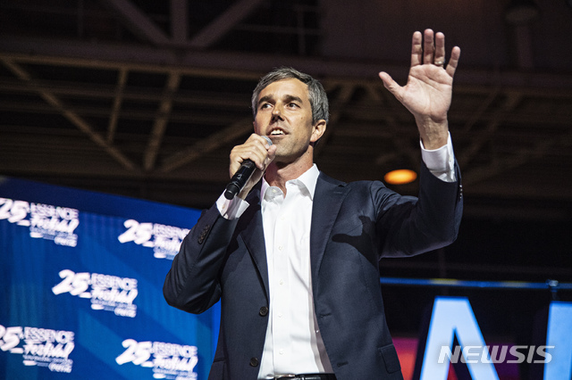 【뉴올리언스=AP/뉴시스】2020년 미국 대선의 민주당 경선 후보인 베토 오로크 전 하원의원이 6일(현지시간) 루이지애나주 뉴올리언스 모리얼 컨벤션 센터에서 열린 2019 에센스 페스티벌에서 발언하고 있다. 2019.07.15.