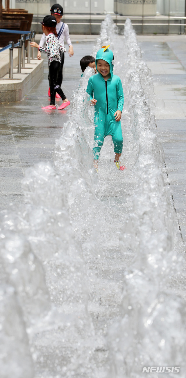 '뜨거운 서울' 낮 33도…남부 내륙엔 소나기