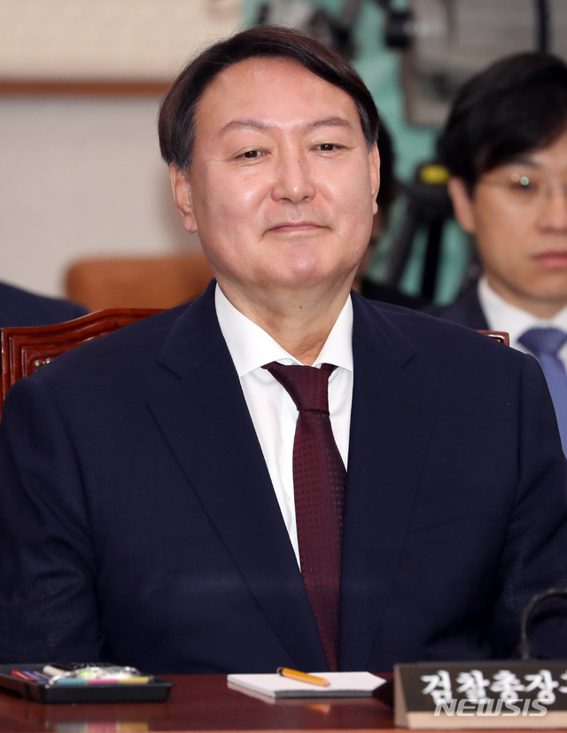 【서울=뉴시스】 박영태 기자 = 8일 오전 서울 여의도 국회에서 열린 검찰총장후보자(후보자 윤석열) 인사청문회에서 윤석열 후보자가 참석해 앉아 있다. 2019.07.08. since1999@newsis.com