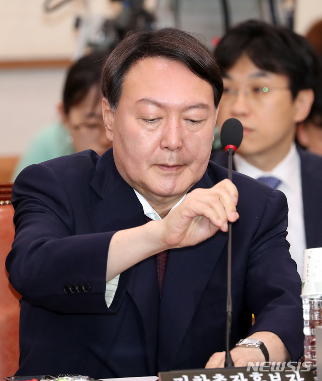 【서울=뉴시스】 박영태 기자 = 8일 오전 서울 여의도 국회에서 열린 검찰총장후보자(후보자 윤석열) 인사청문회에 윤석열 후보자가 참석해 앉아 있다. 2019.07.08. since1999@newsis.com 