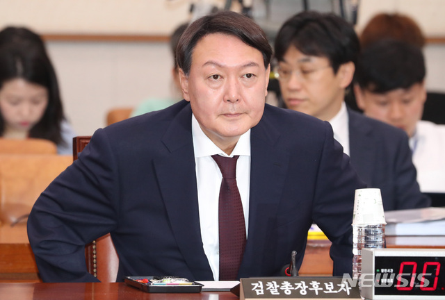 【서울=뉴시스】 박영태 기자 = 8일 오전 서울 여의도 국회에서 열린 검찰총장후보자(후보자 윤석열) 인사청문회에 윤석열 후보자가 참석하고 있다. 2019.07.08.since1999@newsis.com