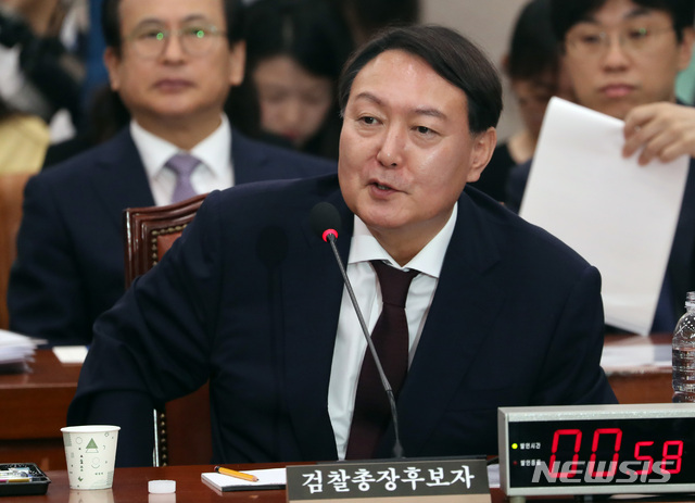 【서울=뉴시스】 박영태 기자 = 8일 오전 서울 여의도 국회에서 열린 검찰총장후보자(후보자 윤석열) 인사청문회에서 윤석열 후보자가 의원 질의에 답변하고 있다. 2019.07.08.since1999@newsis.com