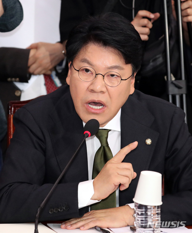 【서울=뉴시스】 박영태 기자 = 8일 오전 서울 여의도 국회에서 열린 검찰총장후보자(후보자 윤석열) 인사청문회에서 장제원 의원이 의사진행 발언을 하고 있다. 2019.07.08. since1999@newsis.com