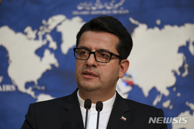 [테헤란=AP/뉴시스] 중국이 전국인민대표자대회(전인대)에서 홍콩보안법안 상정을 강행하면서 안팎의 반발이 일고 있는 가운데 이란 정부가 24일(현지시간) 홍콩보안법 제정에 지지를 표명했다. 지난 2019년 5월28일 세예드 압바스 무사비 외교부 대변인은 정례브리핑에서 기자회견을 하고 있다. 2020.05.25 