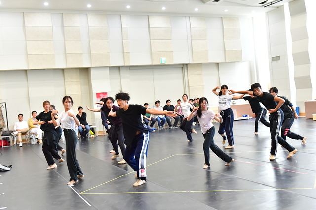 오페라 '마하고니 도시의 번영과 몰락' 연습