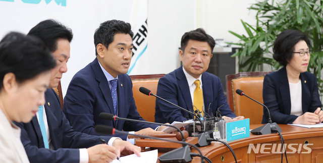 【서울=뉴시스】 전진환 기자 = 바른미래당 원내대책회의가 열린 9일 오전 서울 여의도 국회 본청 218호실에서 오신환 원내대표가 모두발언을 하고 있다. 2019.07.09. amin2@newsis.com