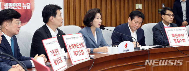 【서울=뉴시스】 박영태 기자 = 9일 오전 서울 여의도 국회에서 열린 자유한국당 원내대책회의에서 나경원 원내대표가 발언하고 있다. 2019.07.09.since1999@newsis.com
