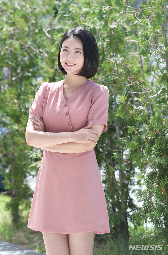 【서울=뉴시스】조수정 기자 = MBC 수목드라마 '봄밤' 배우 임성언이 9일 오전 서울 충무로 뉴시스 본사에서 종방인터뷰에 앞서 포즈를 취하고 있다. 2019.07.09. chocrystal@newsis.com