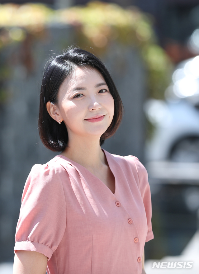 【서울=뉴시스】조수정 기자 = MBC 수목드라마 '봄밤' 배우 임성언이 9일 오전 서울 충무로 뉴시스 본사에서 종방인터뷰에 앞서 포즈를 취하고 있다. 2019.07.09. chocrystal@newsis.com