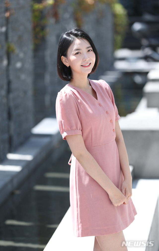 【서울=뉴시스】조수정 기자 = MBC 수목드라마 '봄밤' 배우 임성언이 9일 오전 서울 충무로 뉴시스 본사에서 종방인터뷰에 앞서 포즈를 취하고 있다. 2019.07.09. chocrystal@newsis.com