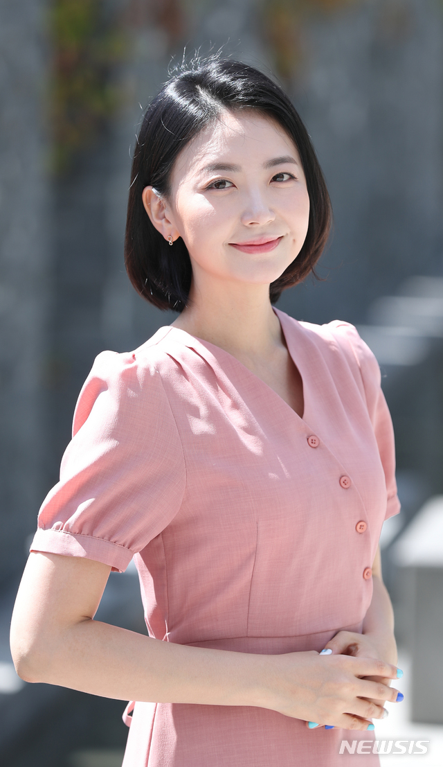 【서울=뉴시스】조수정 기자 = MBC 수목드라마 '봄밤' 배우 임성언이 9일 오전 서울 충무로 뉴시스 본사에서 종방인터뷰에 앞서 포즈를 취하고 있다. 2019.07.09. chocrystal@newsis.com