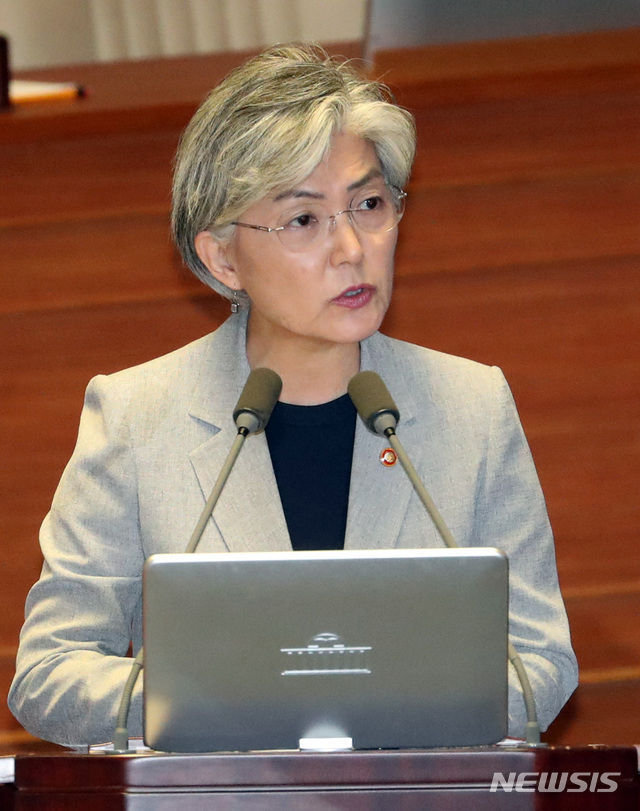 【서울=뉴시스】 박영태 기자 = 9일 오후 서울 여의도 국회 본회의장에서 열린 제369회 국회(임시회) 제6차 본회의 대정부질문에서 강경화 외교부 장관이 이동섭 바른미래당 의원의 질문에 답변하고 있다. 2019.07.09.since1999@newsis.com