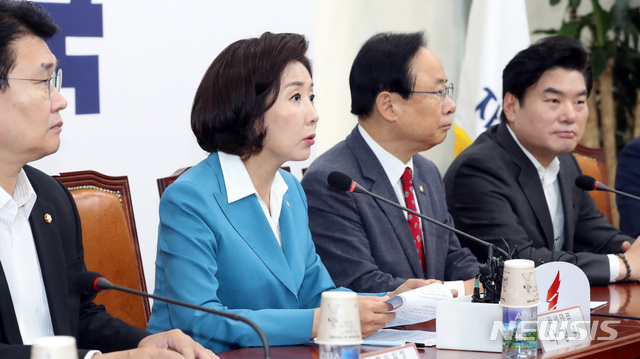 【서울=뉴시스】 박영태 기자 = 10일 오전 서울 여의도 국회에서 열린 자유한국당 원내대표·중진의원 연석회의에서 나경원 원내대표가 발언하고 있다. 2019.07.10. since1999@newsis.com
