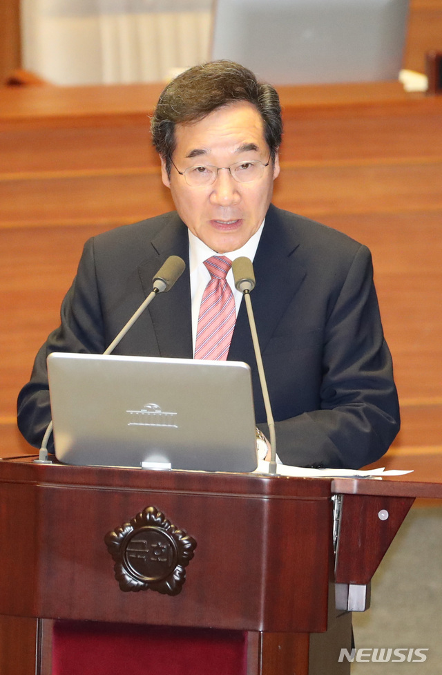 【서울=뉴시스】 전진환 기자 = 제369회 국회(임시회) 본회의가 열린 10일 오후 서울 여의도 국회 본회의장에서 이낙연 국무총리가 김기선 자유한국당의원의 질문에 답하고 있다. 2019.07.10. amin2@newsis.com