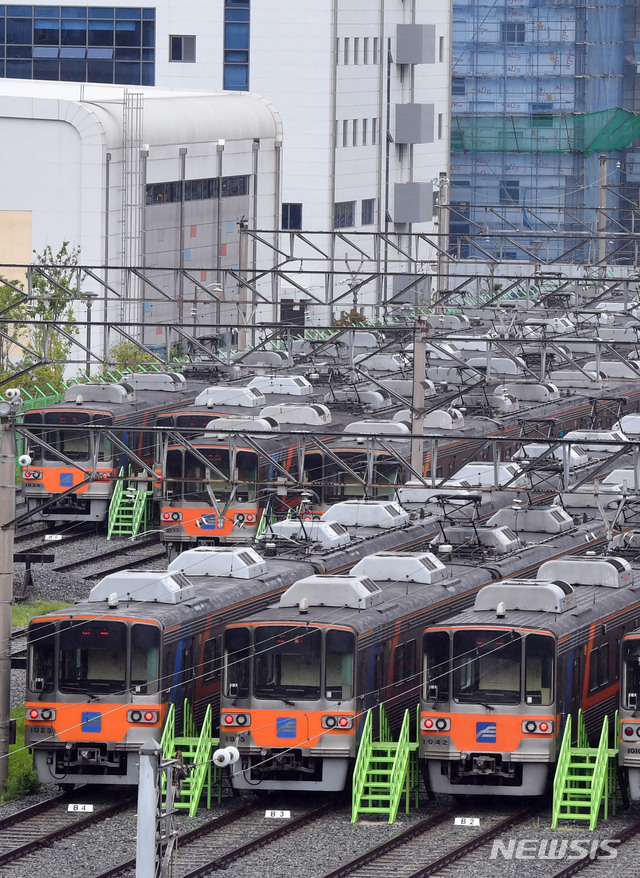 마스크 미착용 30대 지하철 승차 제지당하자 역무원 폭행…경찰조사&nbsp;&nbsp; 