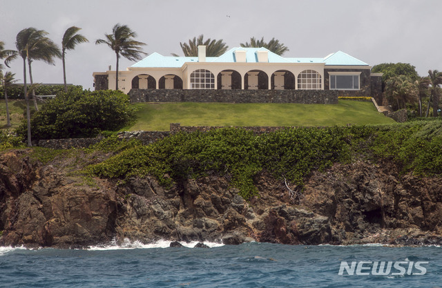 【버진아일랜드=AP/뉴시스】 제프리 엡스타인이 소유한 버진아일랜드 대저택의 모습. 그는 이곳에서 과학자들을 불러모아 다양한 학회를 진행했다.그가 진행한 학회에는 스티븐 호킹 박사 등 저명한 과학자들이 몰려들었다. 2019.8.1.