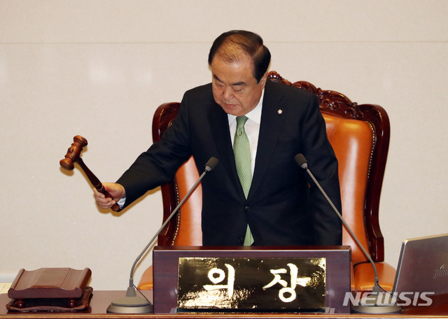 【서울=뉴시스】 박영태 기자 = 11일 오후 서울 여의도 국회에서 열린 본회의를 문희상 의장이 주재하고 있다. 2019.07.11.since1999@newsis.com