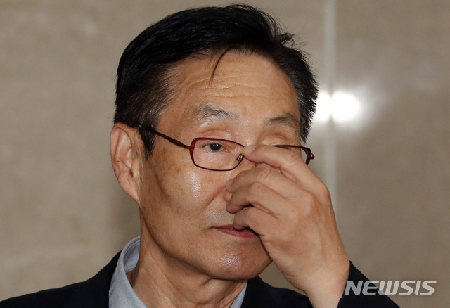 【서울=뉴시스】이종철 기자 = 11일 서울 여의도 국회 정론관에서 바른미래당 주대환 혁신위원장이 사퇴 기자회견을 한뒤 기자들의 질문에 답변하고 있다. 2019.07.11. jc4321@newsis.com