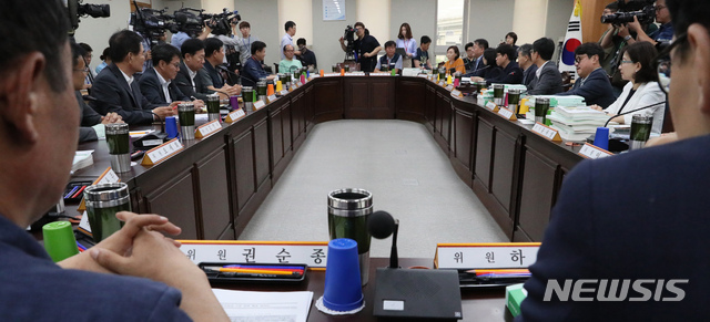 【세종=뉴시스】강종민 기자 = 11일 오후 정부세종청사에서 최저임금위원회 전원회의가 열리고 있다. 2019.07.11.  ppkjm@newsis.com