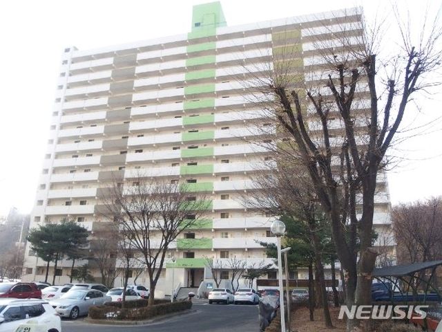 【서울=뉴시스】김가윤 기자 = 서울 노원구 중계동 363-1 중계7단지주공아파트 704동 805호가 경매에 나왔다. 1993년 3월 준공된 5개동 630세대 단지로, 해당 물건은 15층 중 8층이다. 전용면적은 44㎡다. 2019.07.15 (제공=지지옥션) yoon@newsis.com